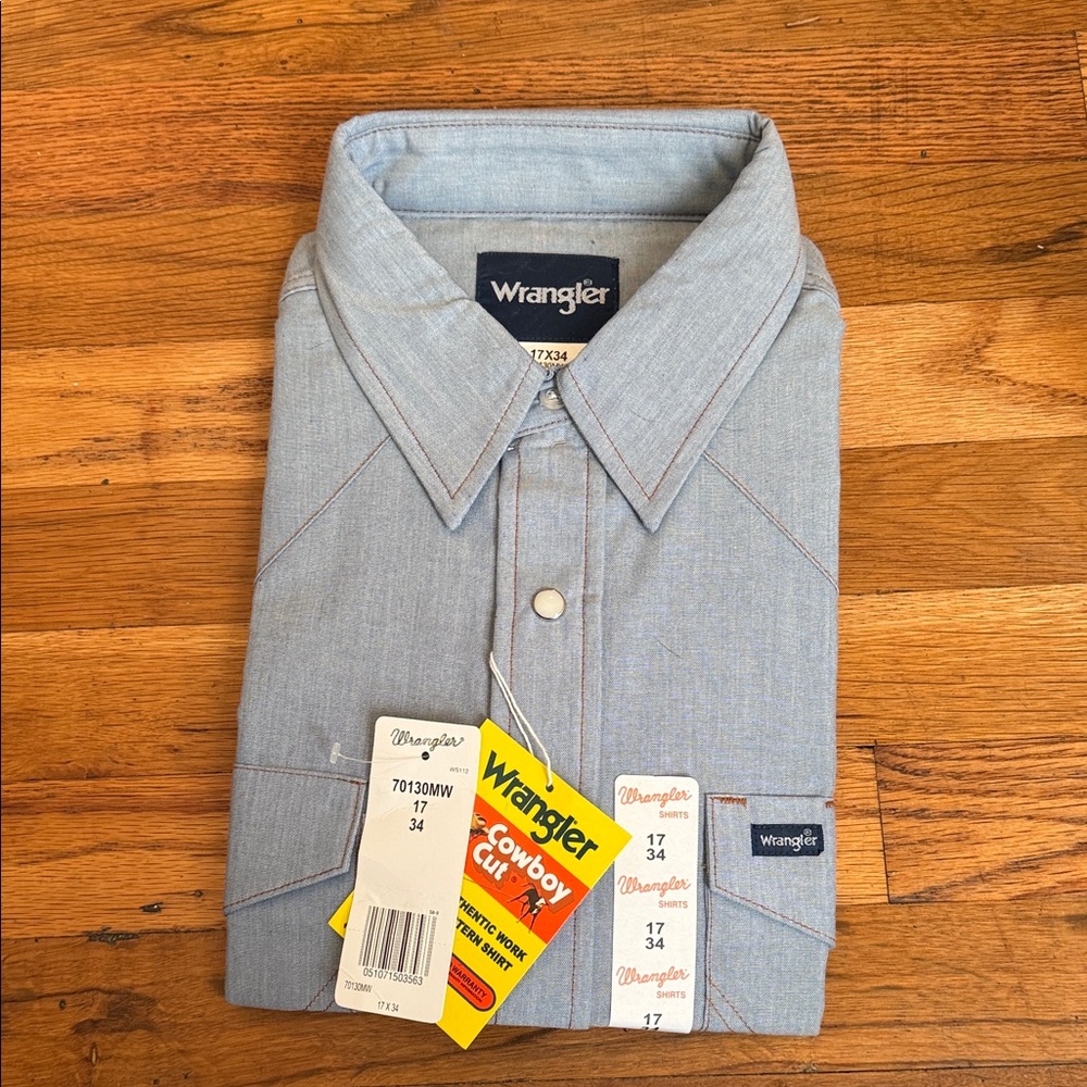 *NWT* Wrangler Men's Light Blue Casual Shirt